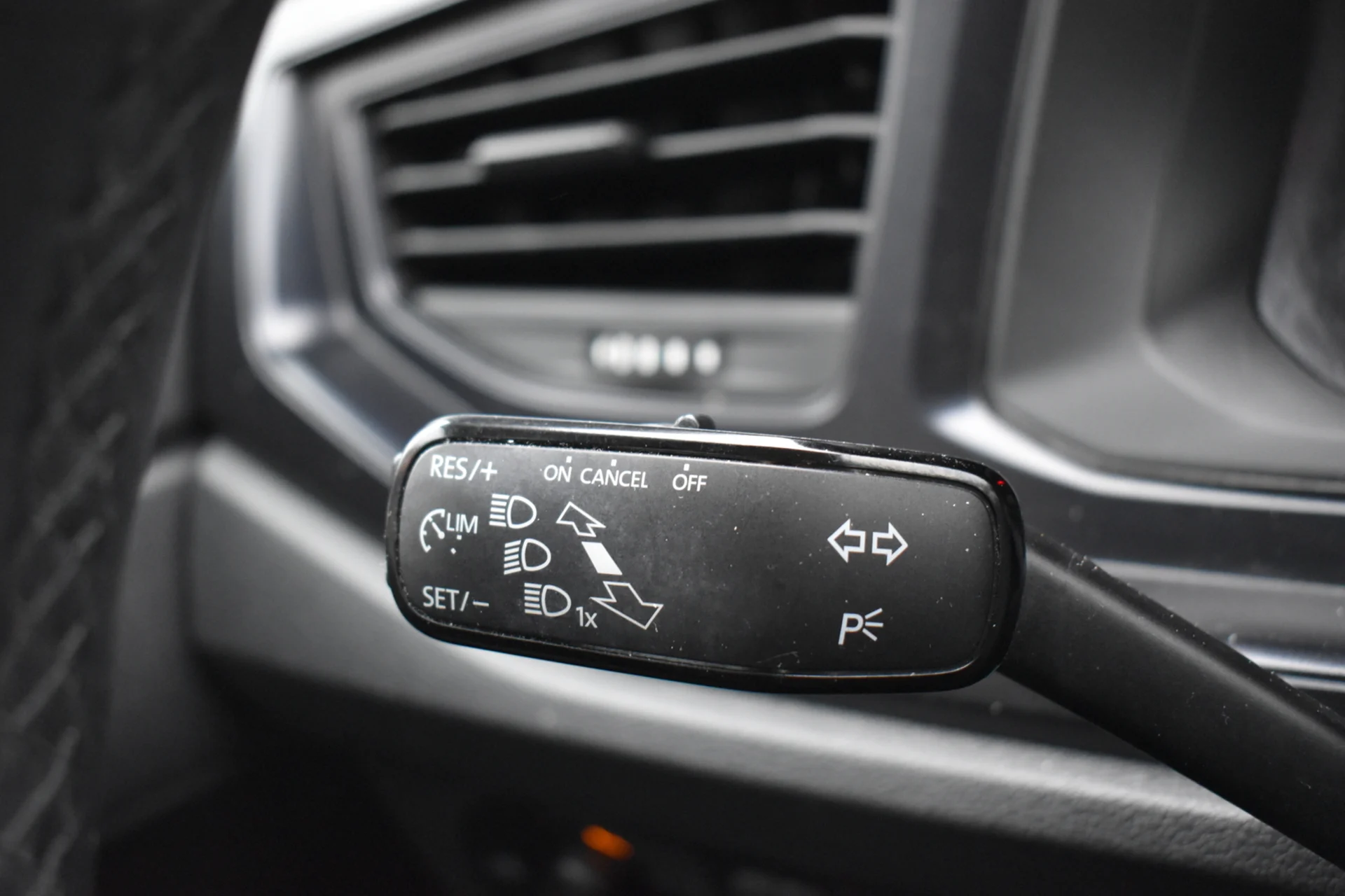 Car Image - 4lCHQLnSKBNUAl1TixEFG1