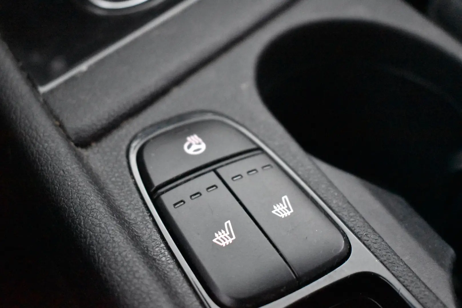 Car Image - 1Eif5s4d5EluTQso3DYCQH