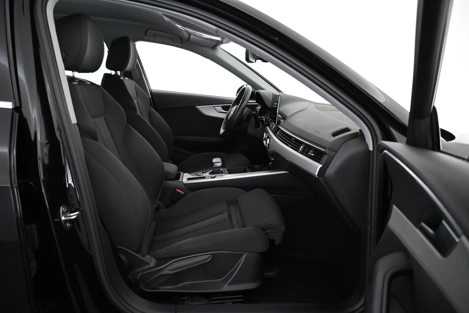 Car Image - 4JBB1tXMfyzzzG0c48Hqqy