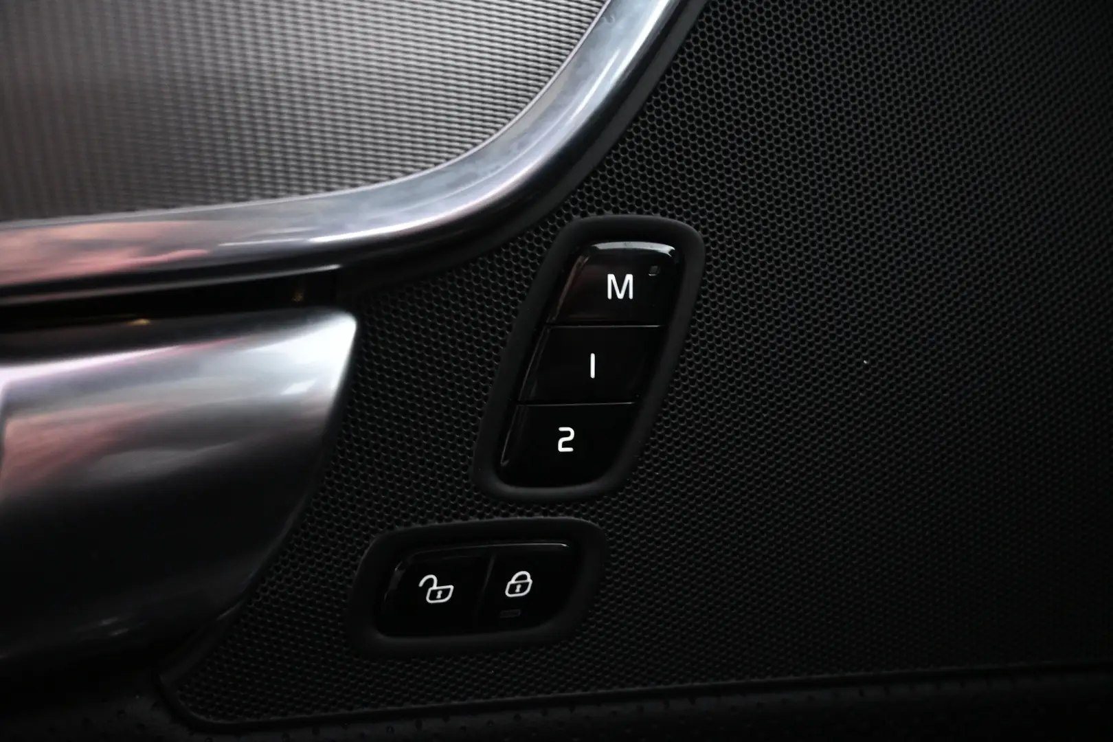 Car Image - 5mMrrkckokamkQFB34OvZO