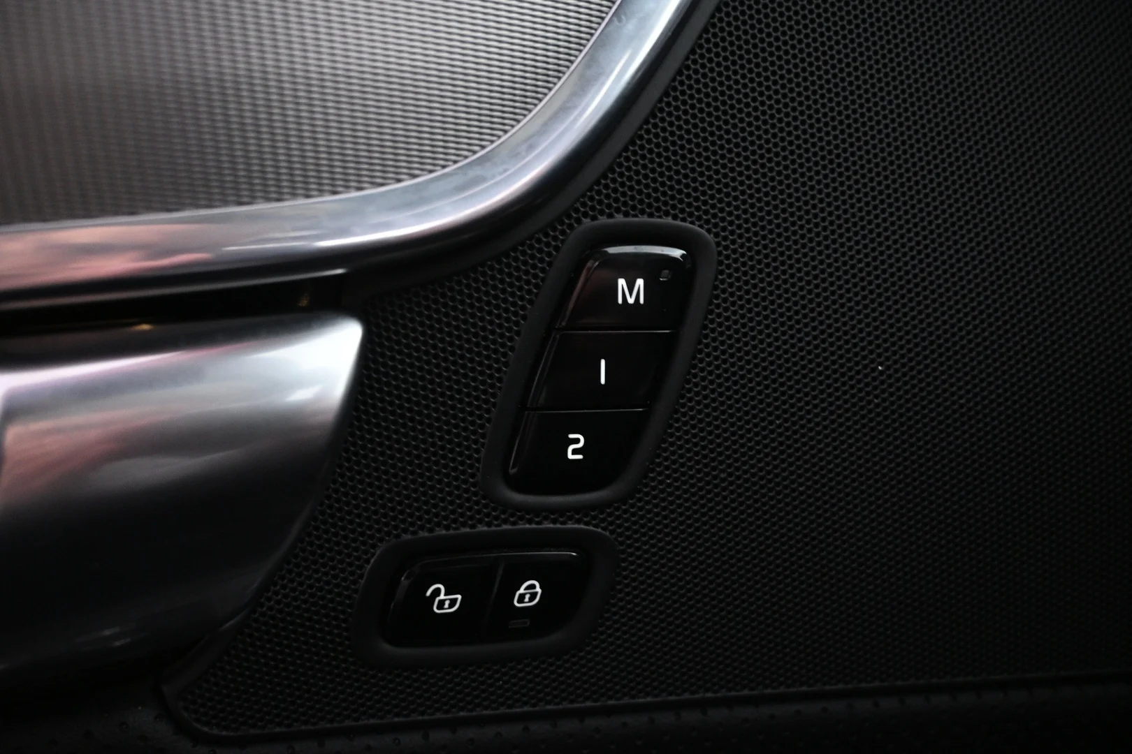 Car Image - 5mMrrkckokamkQFB34OvZO
