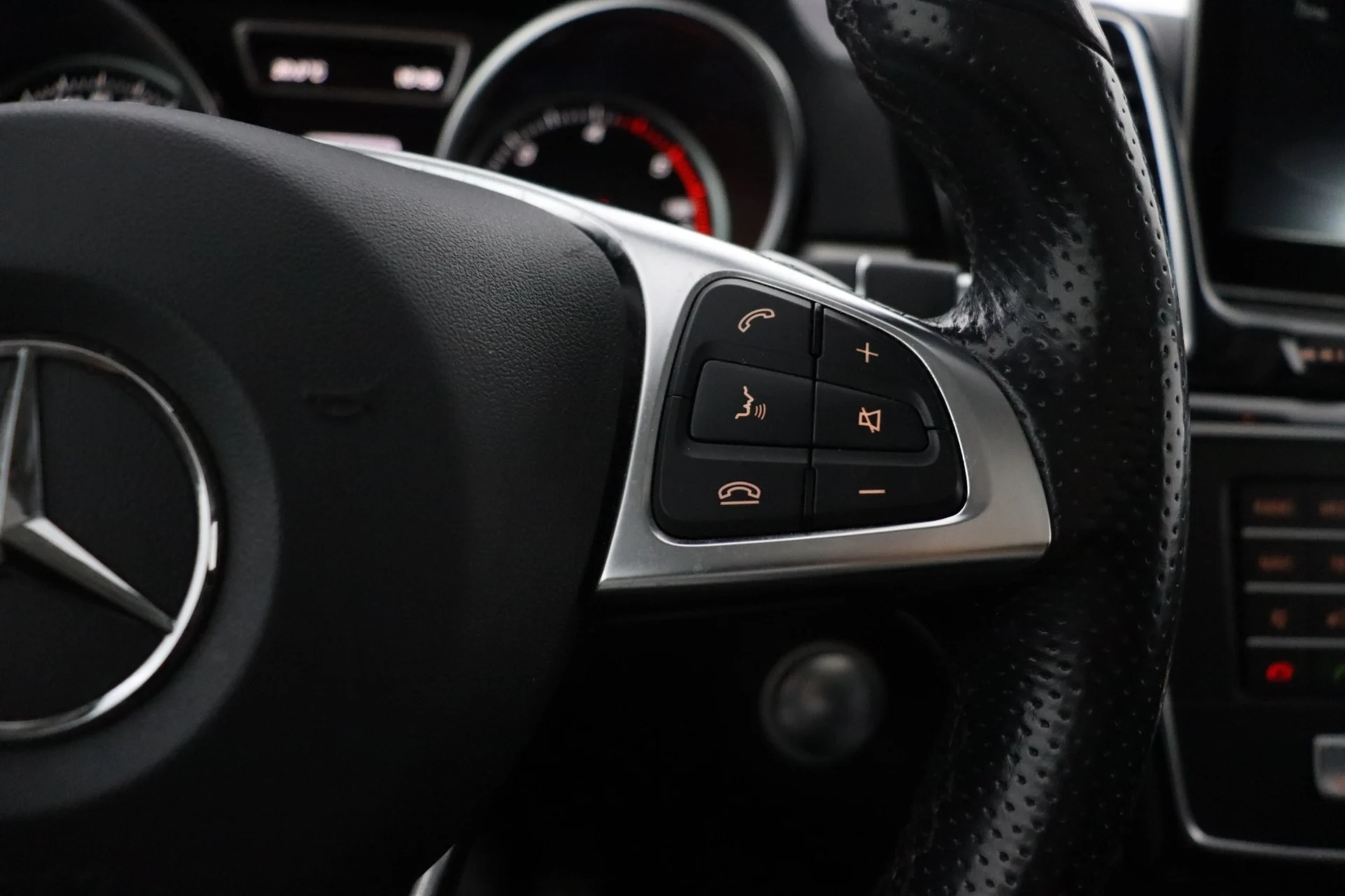 Car Image - 7J7RxJ7OjLLZJ6UFauJK1y