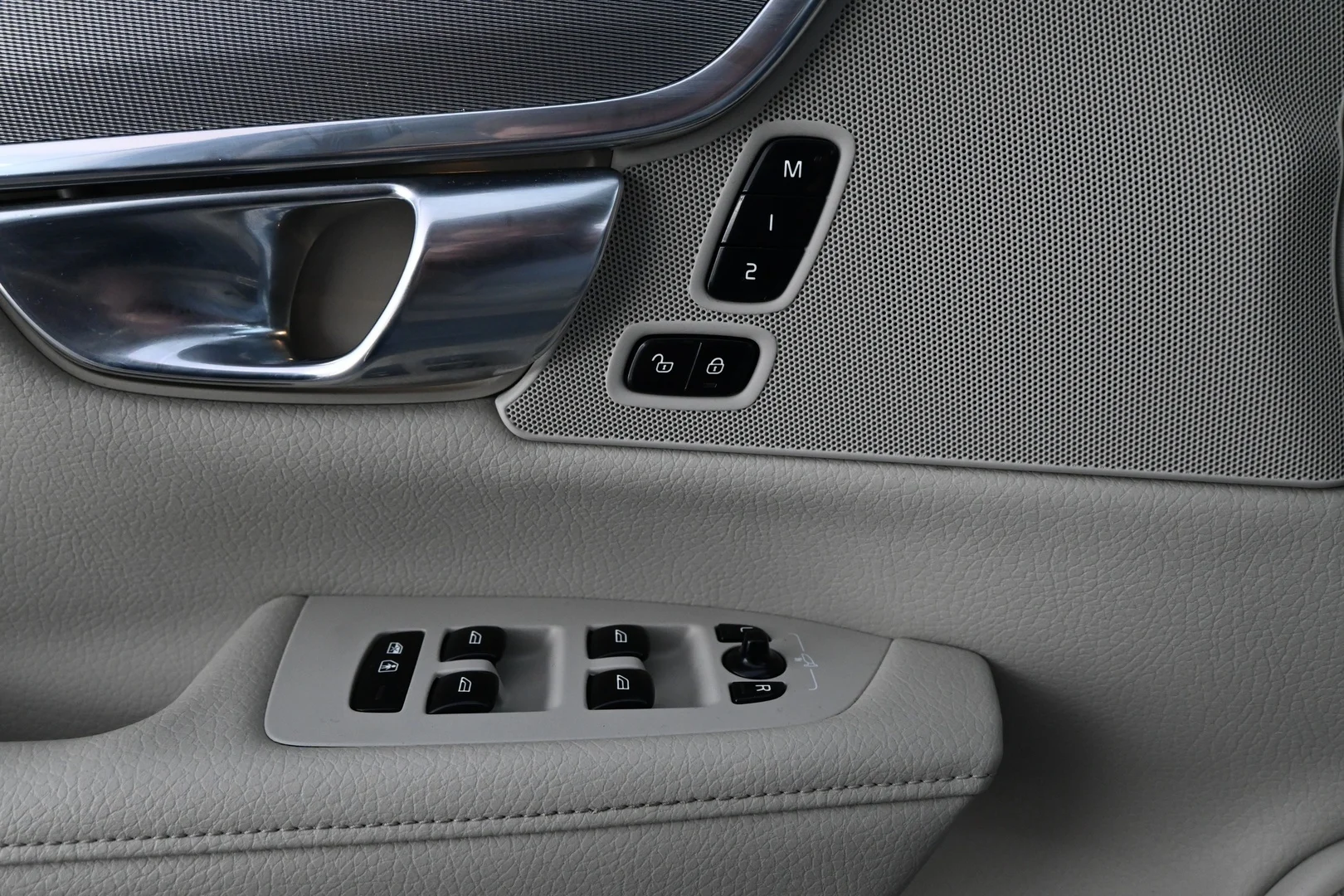 Car Image - 6iL4nPhr9tCnTl8vwLKTCo