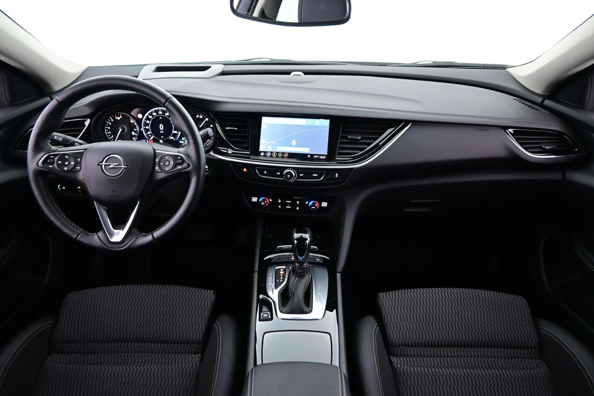 Car Image - oUb8DVvPDAJJHZJr11TzY