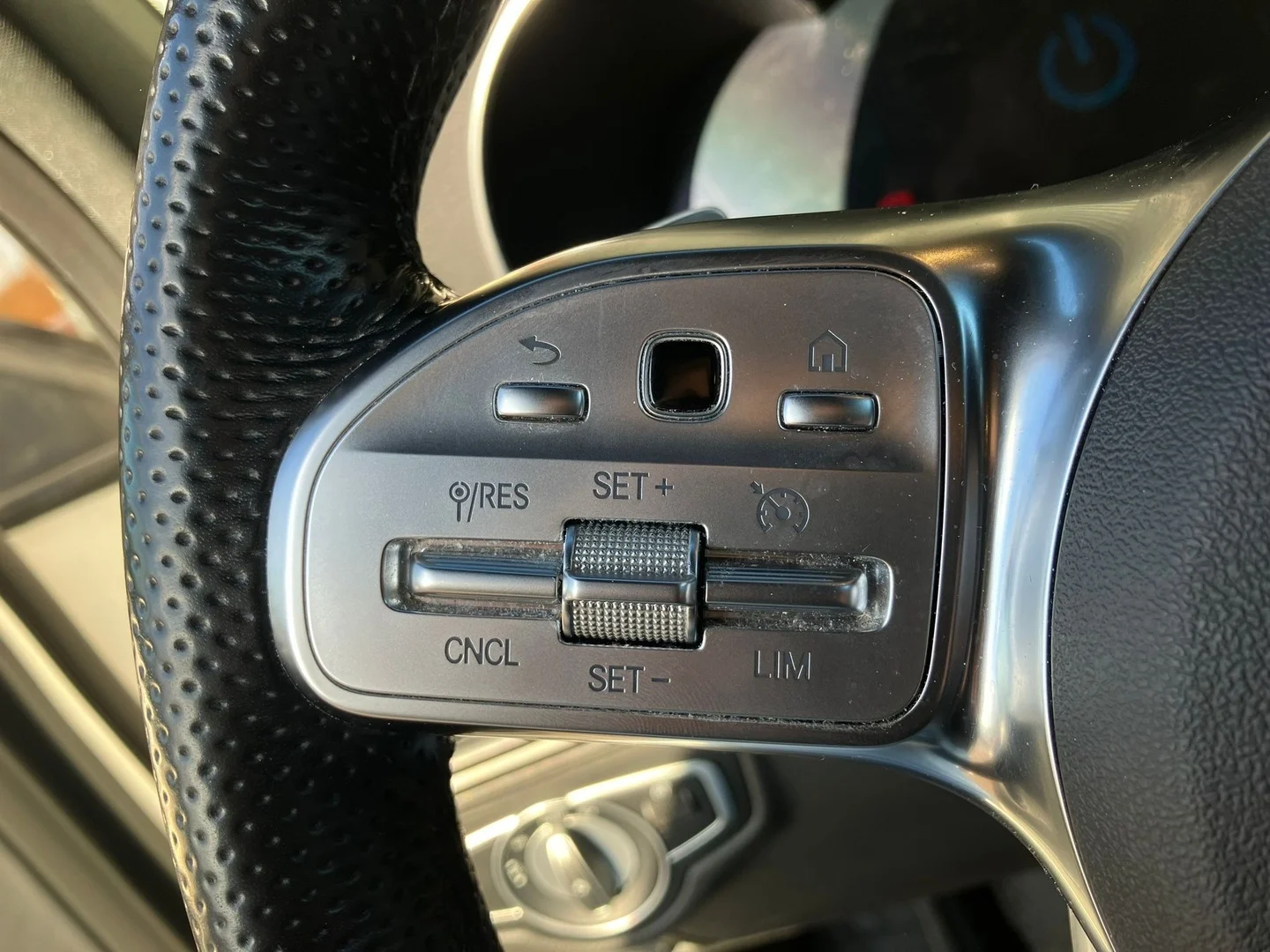 Car Image - 5VmUc2LHexnxRKfUmBMfVO