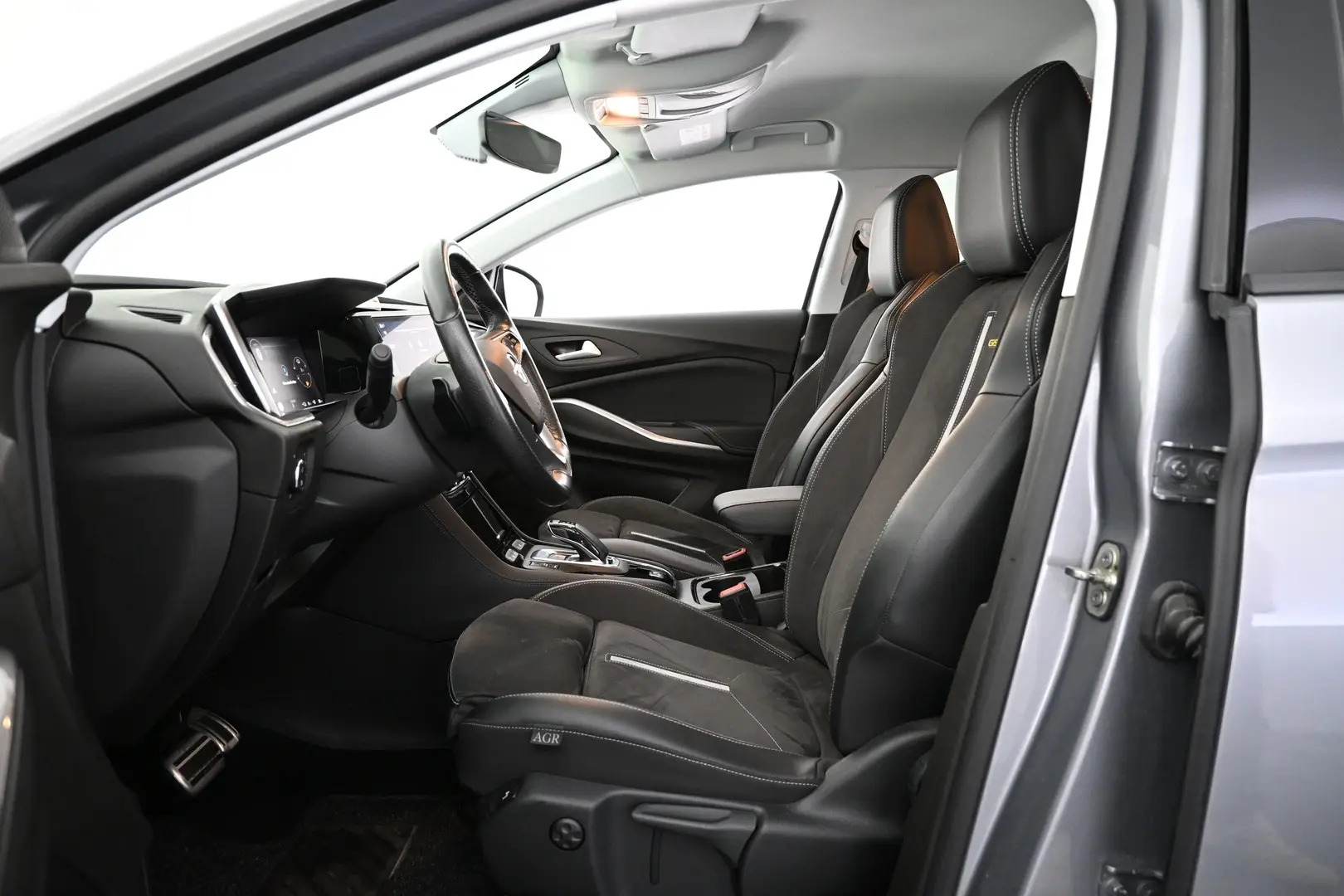Car Image - 7fD9v5CY9l4mL6ExHWvZZN
