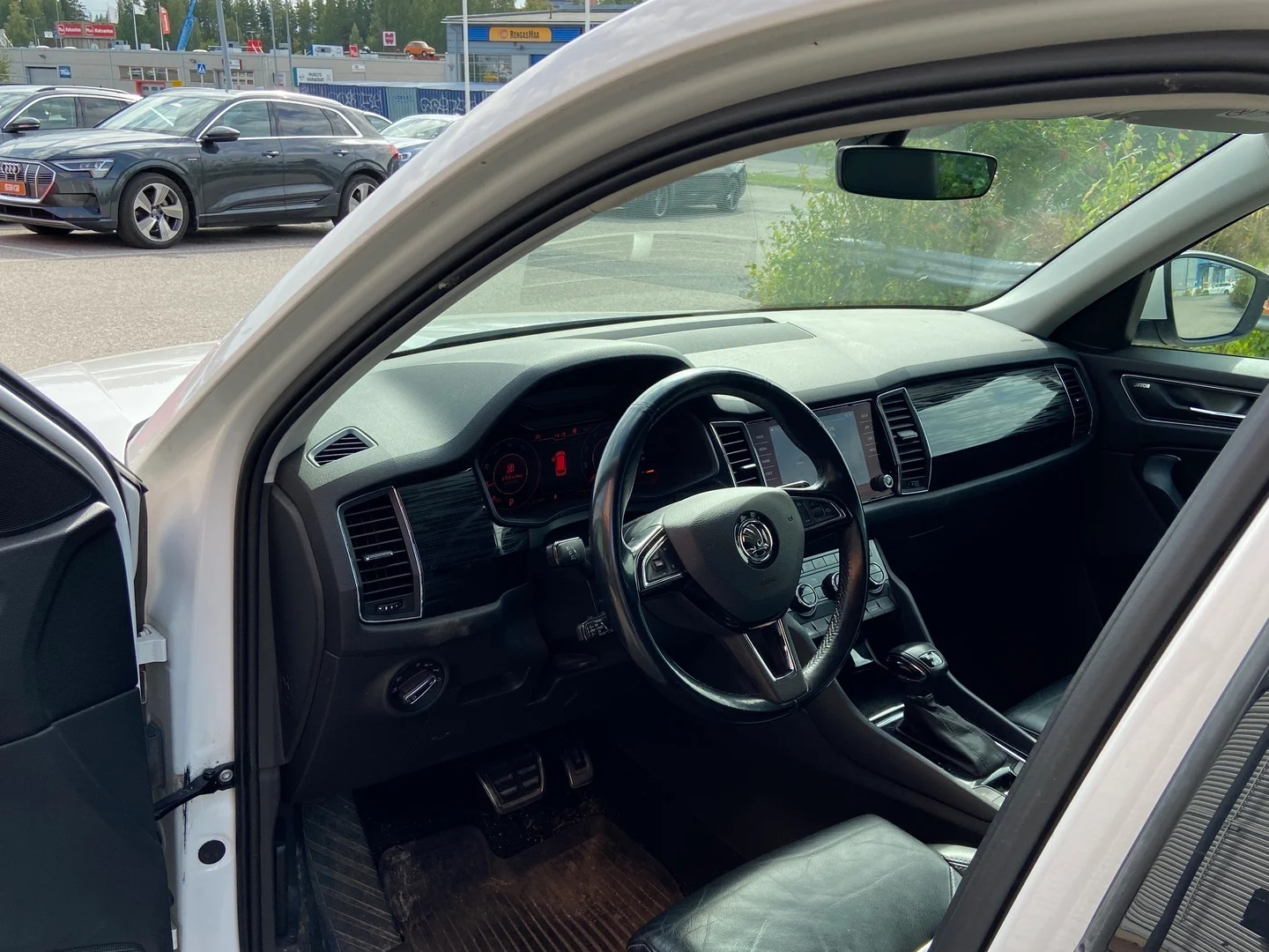 Car Image - 3cQlIvdsfP0PqiLPjKZQNy