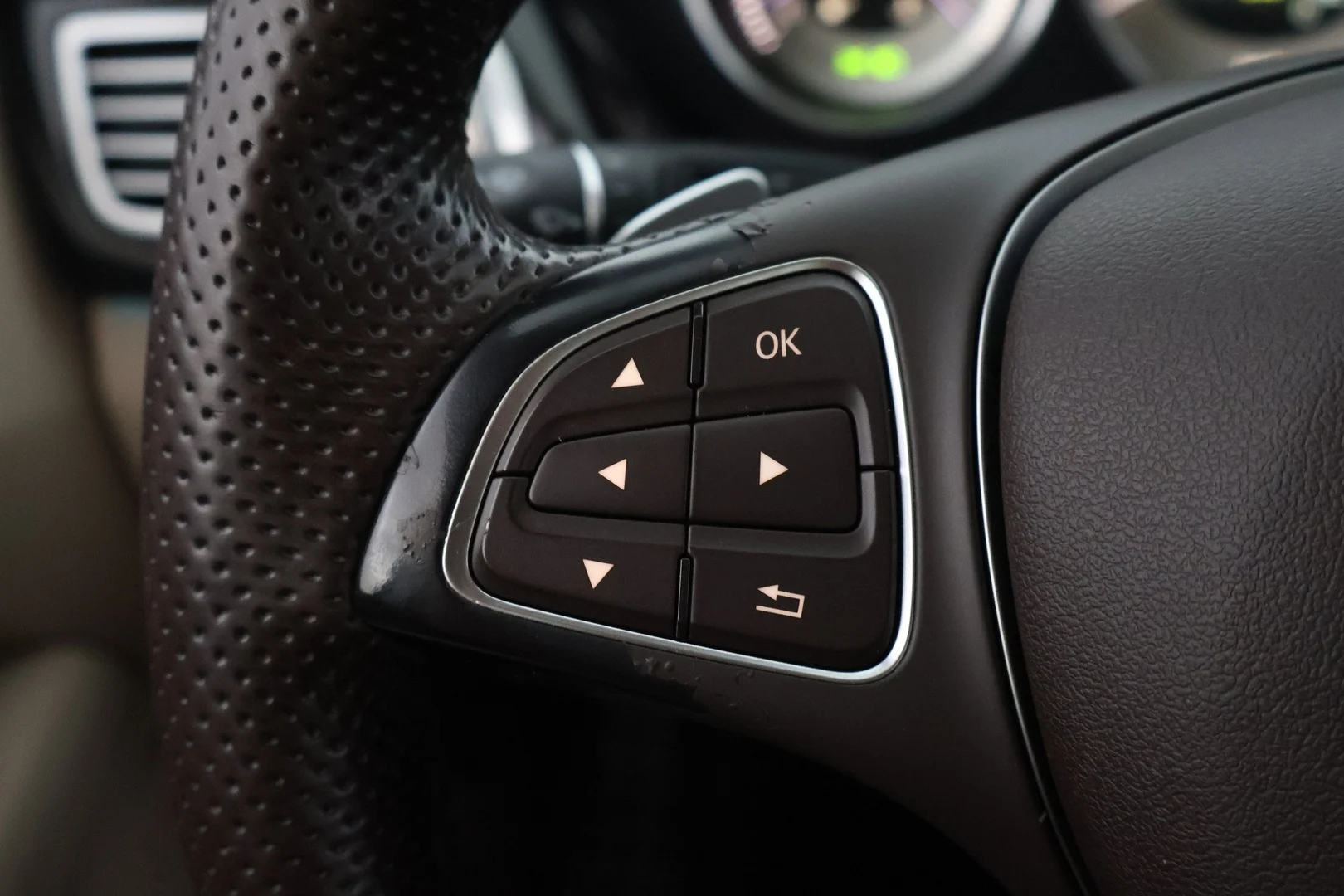 Car Image - 6u8XPSLxIgo8m12XZT656E