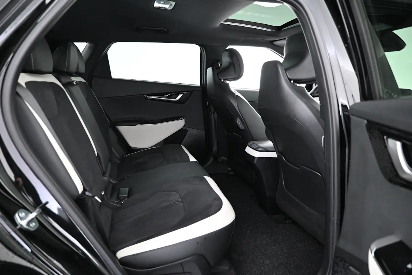 Car Image - 3TyiBY2lCol9xh9y7TNQeK