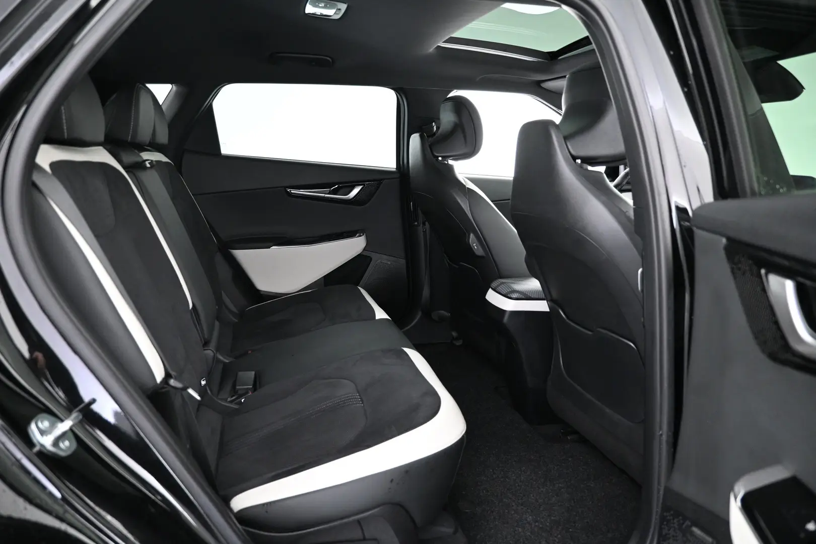 Car Image - 3TyiBY2lCol9xh9y7TNQeK