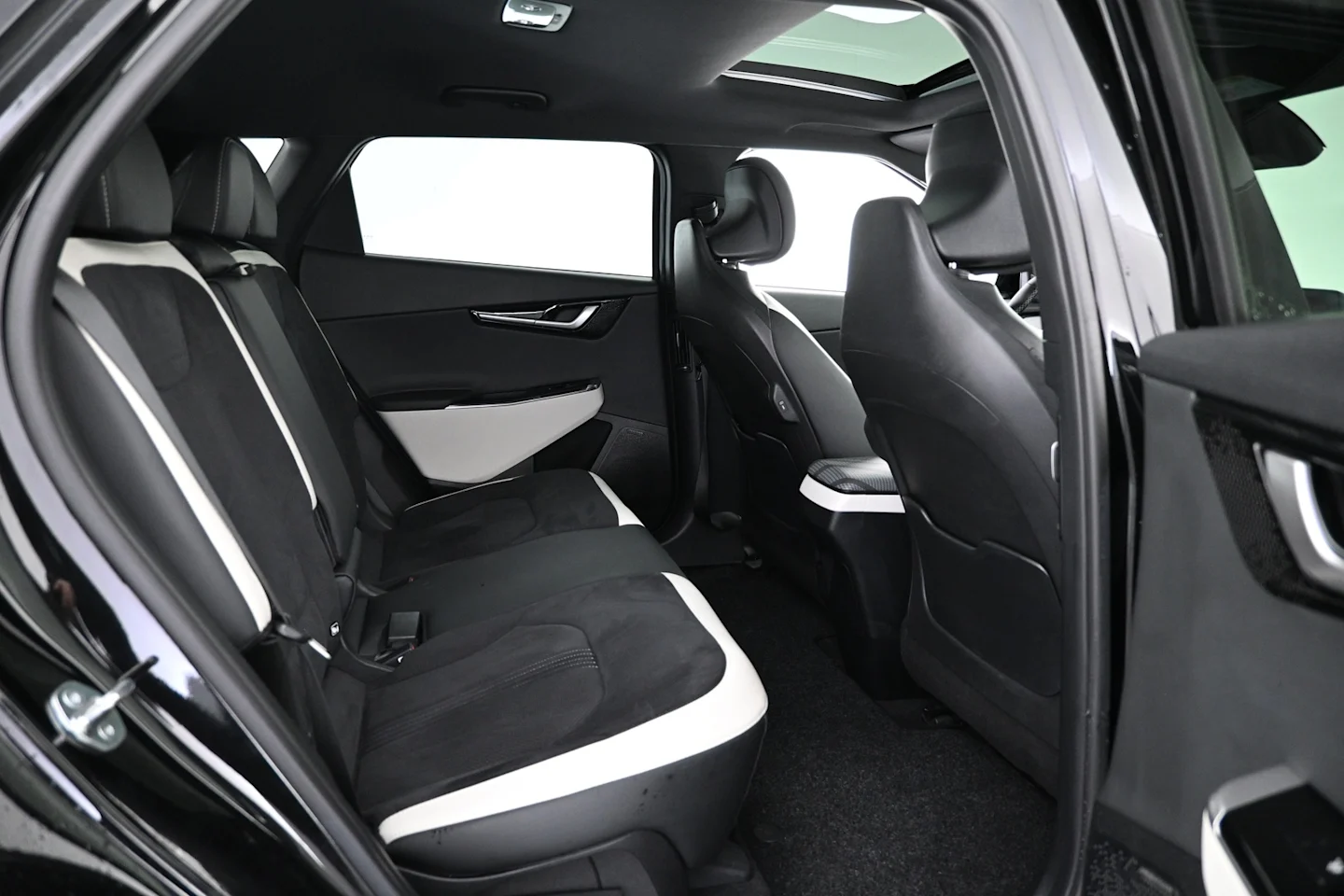 Car Image - 3TyiBY2lCol9xh9y7TNQeK