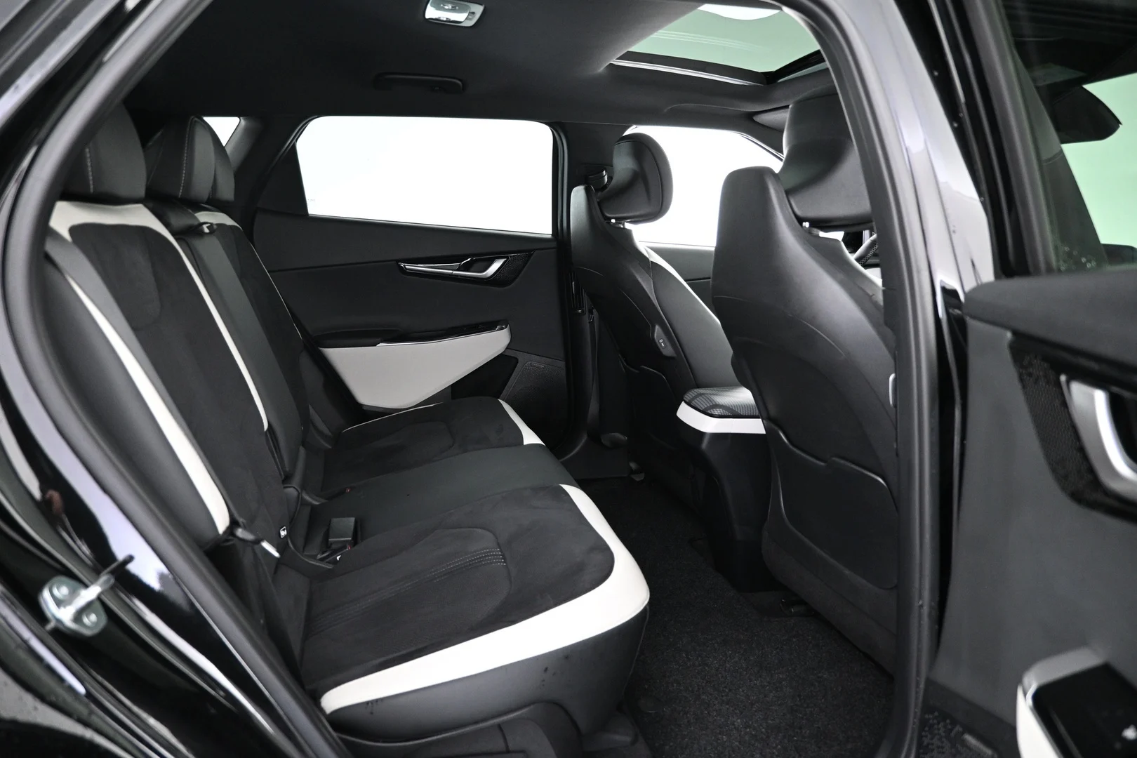 Car Image - 3TyiBY2lCol9xh9y7TNQeK