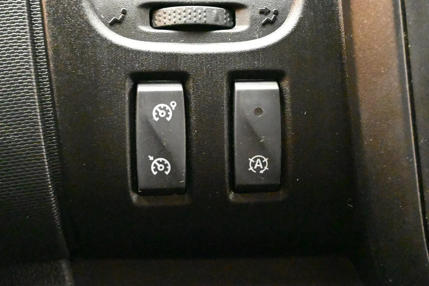 Car Image - 5WQlO86TEC88QPeYpFwV3Z