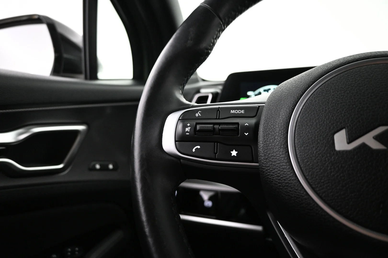Car Image - 3n8WMBKTQ66eSaPl3DN5s7