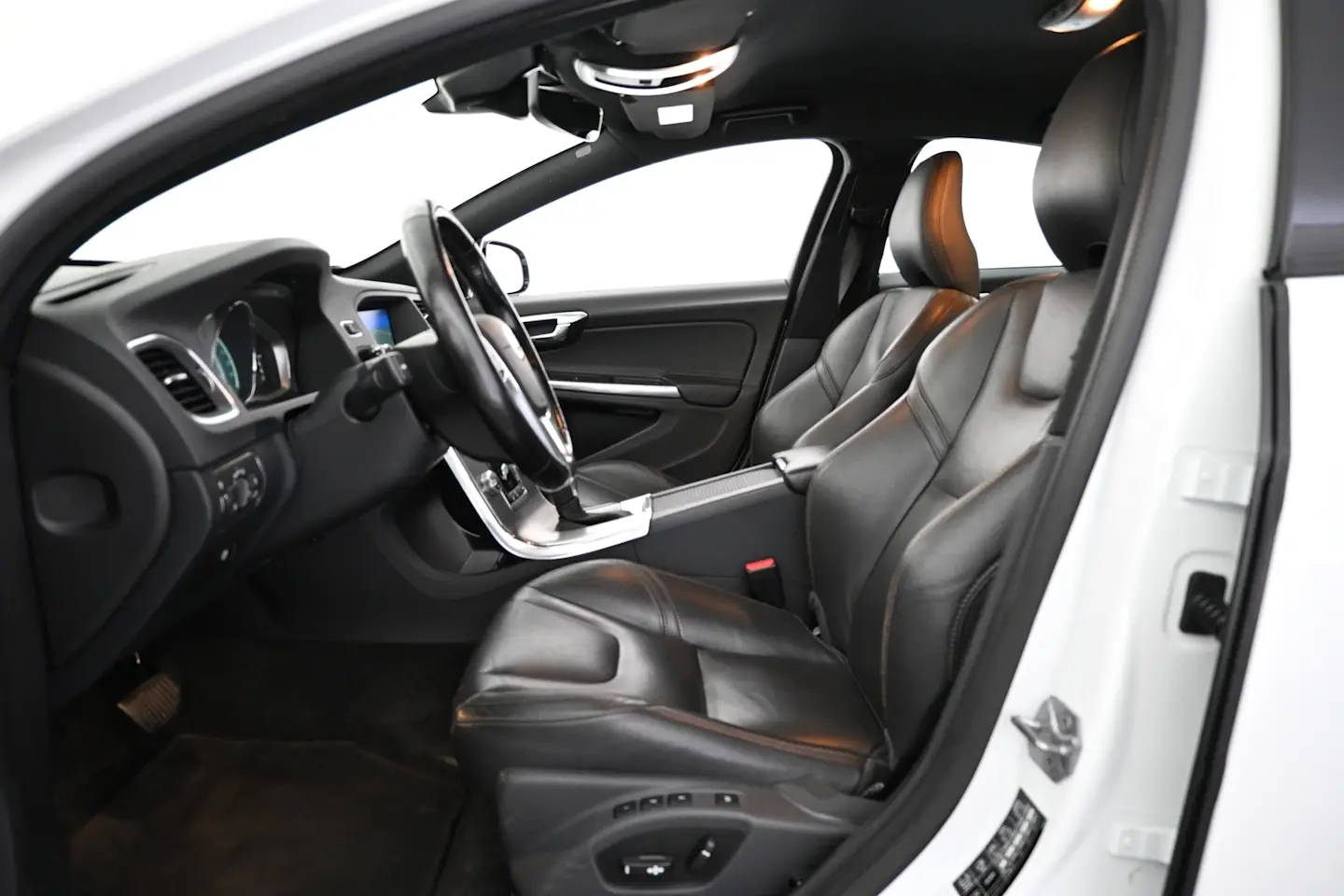 Car Image - S1QJ1eClYeA9gO94N4FMJ