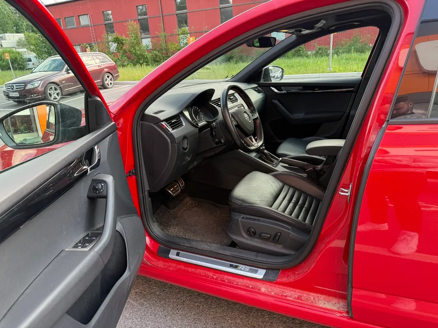 Car Image - 6CTqqYA2AOWUvMXFwuU5Kl
