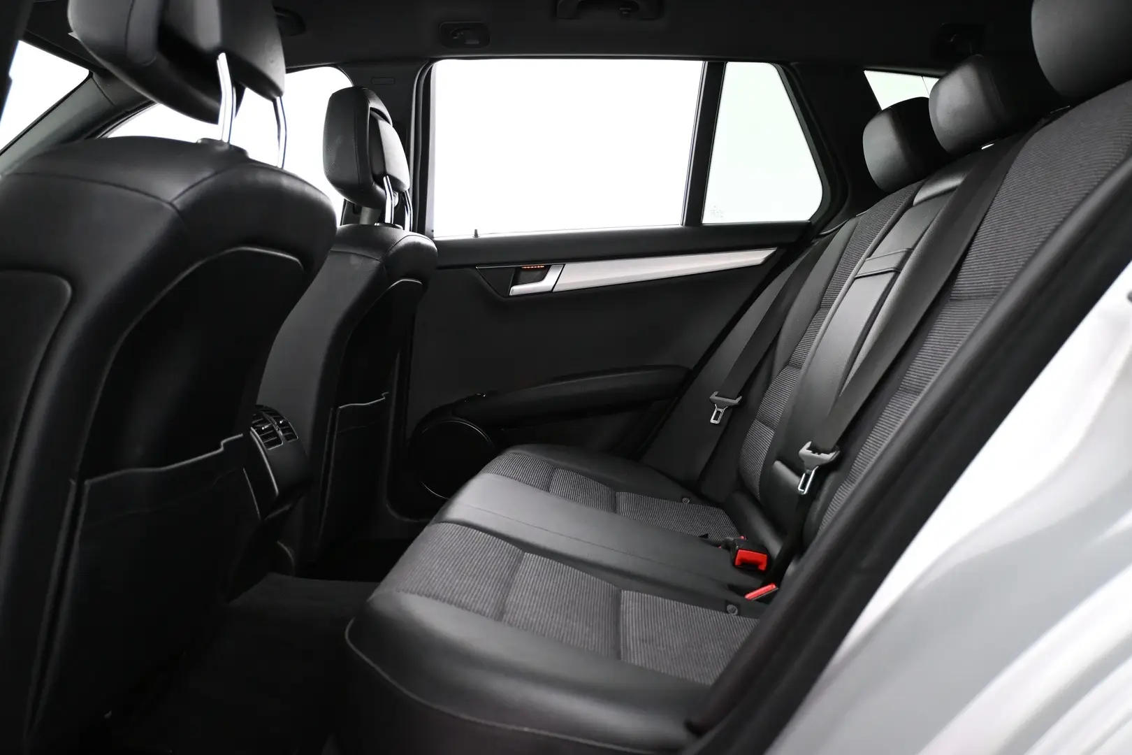Car Image - 4wn4UNkQovGKzt0R9hqdDf