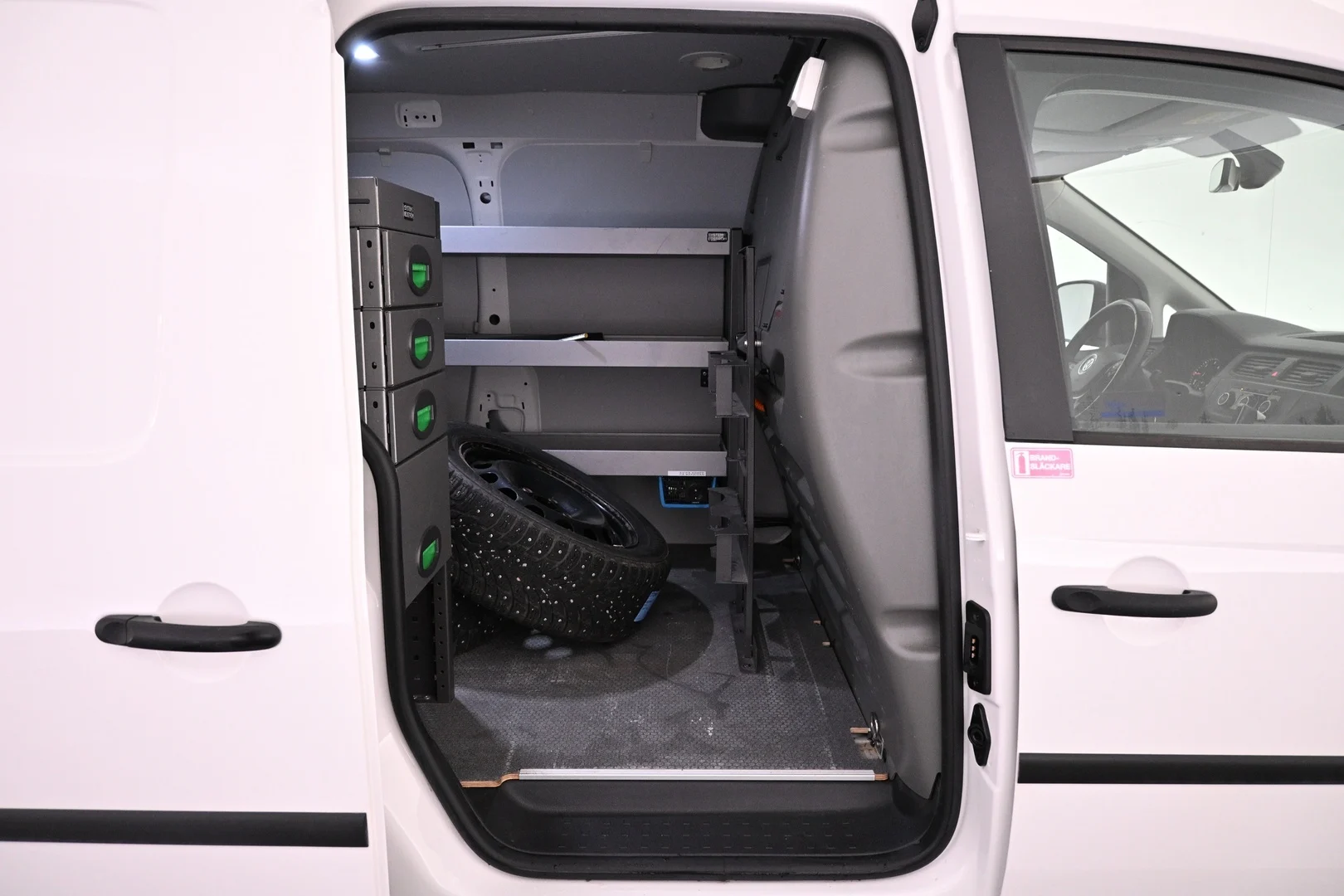 Car Image - 1LmZHb8KYxfqisIl20luKE