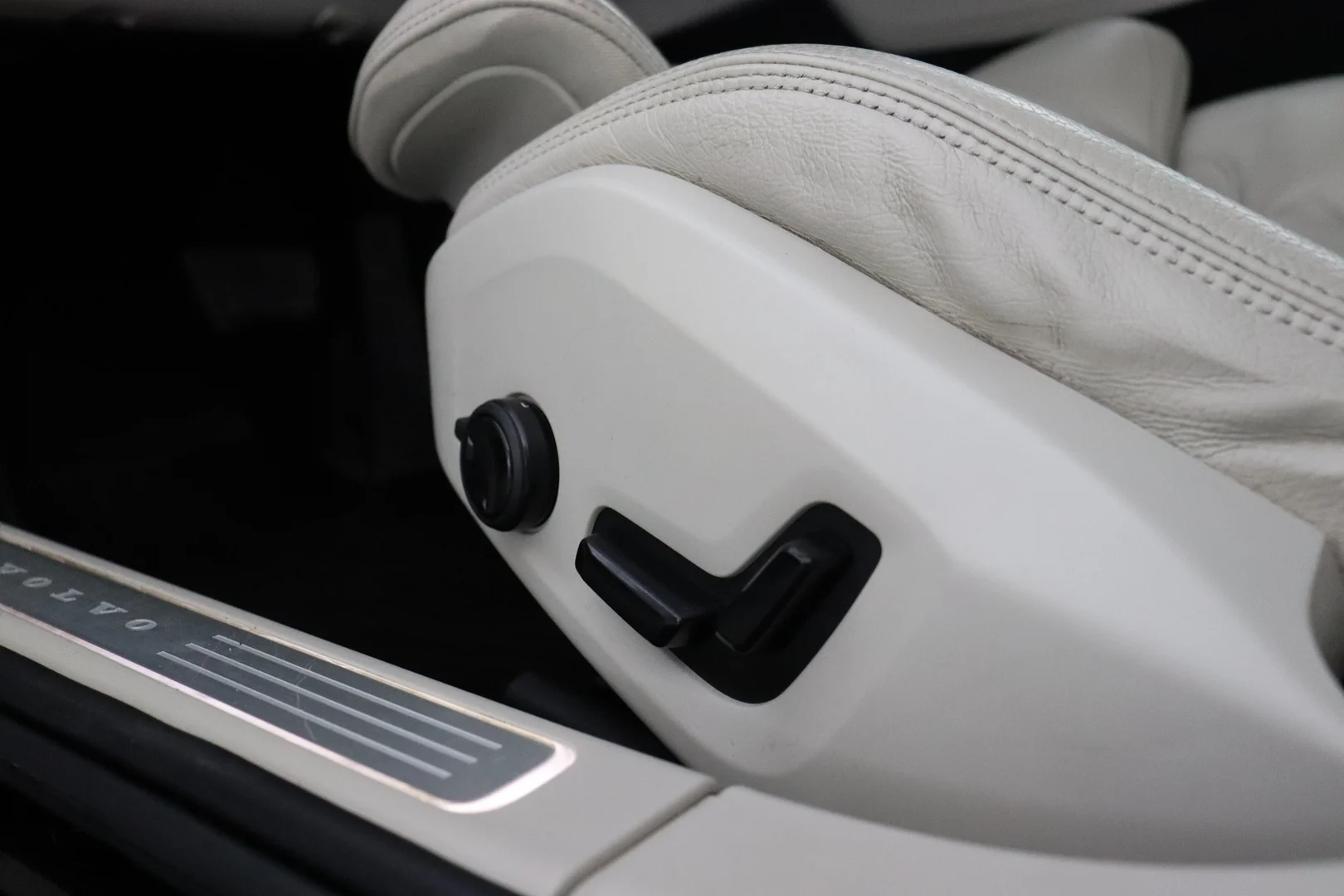 Car Image - 488jBjEc195q1B39qkd8jj