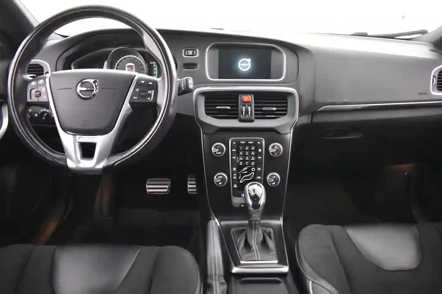 Car Image - ACpPtc6eSuzSezPypMKgg