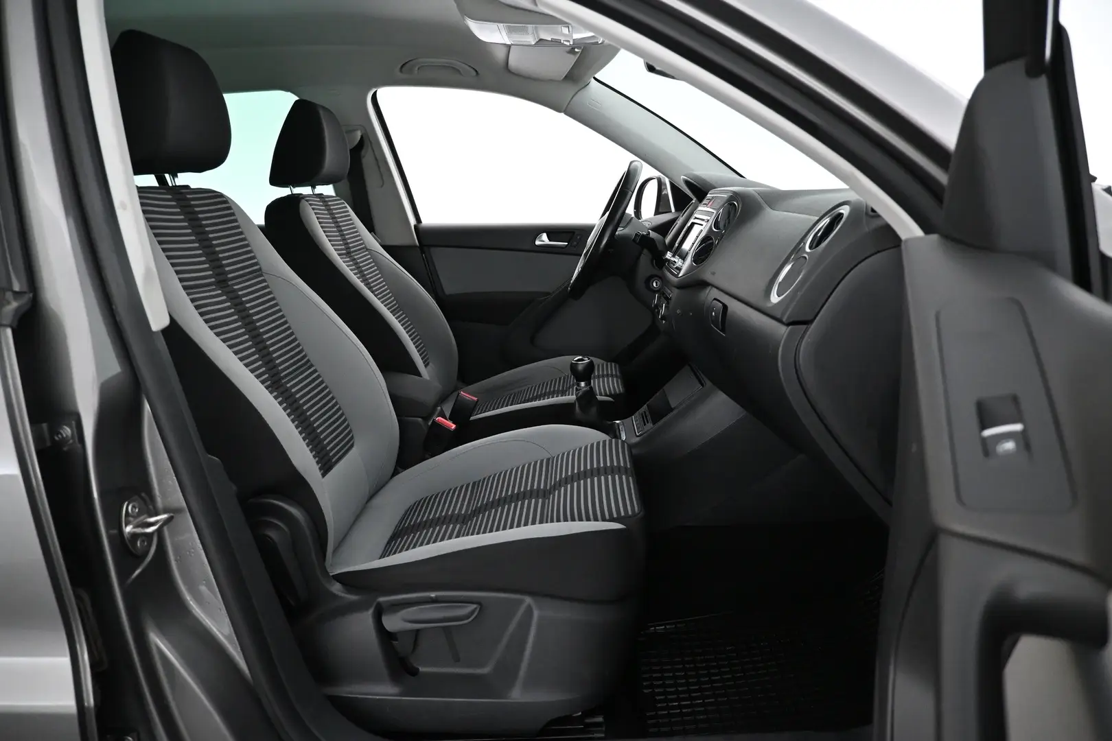 Car Image - 4KEKr0xuxUIpmBJrGd71ip