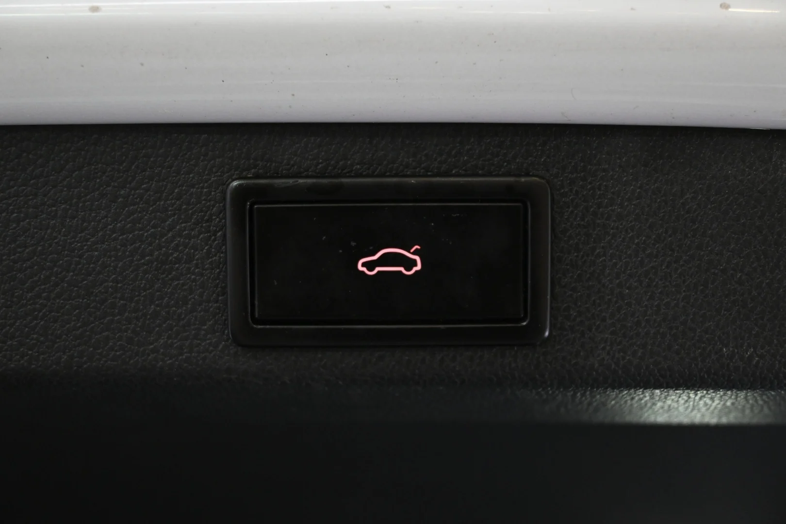 Car Image - 1OH9ZvhYfVXhF1khirKzEz