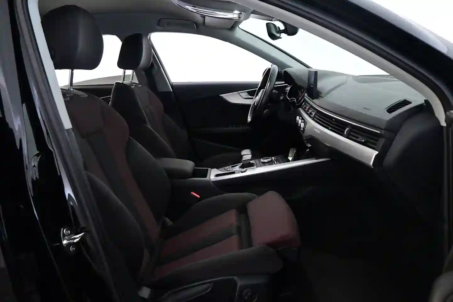 Car Image - 5uSb6BcDrAA3kCv97OmFSy