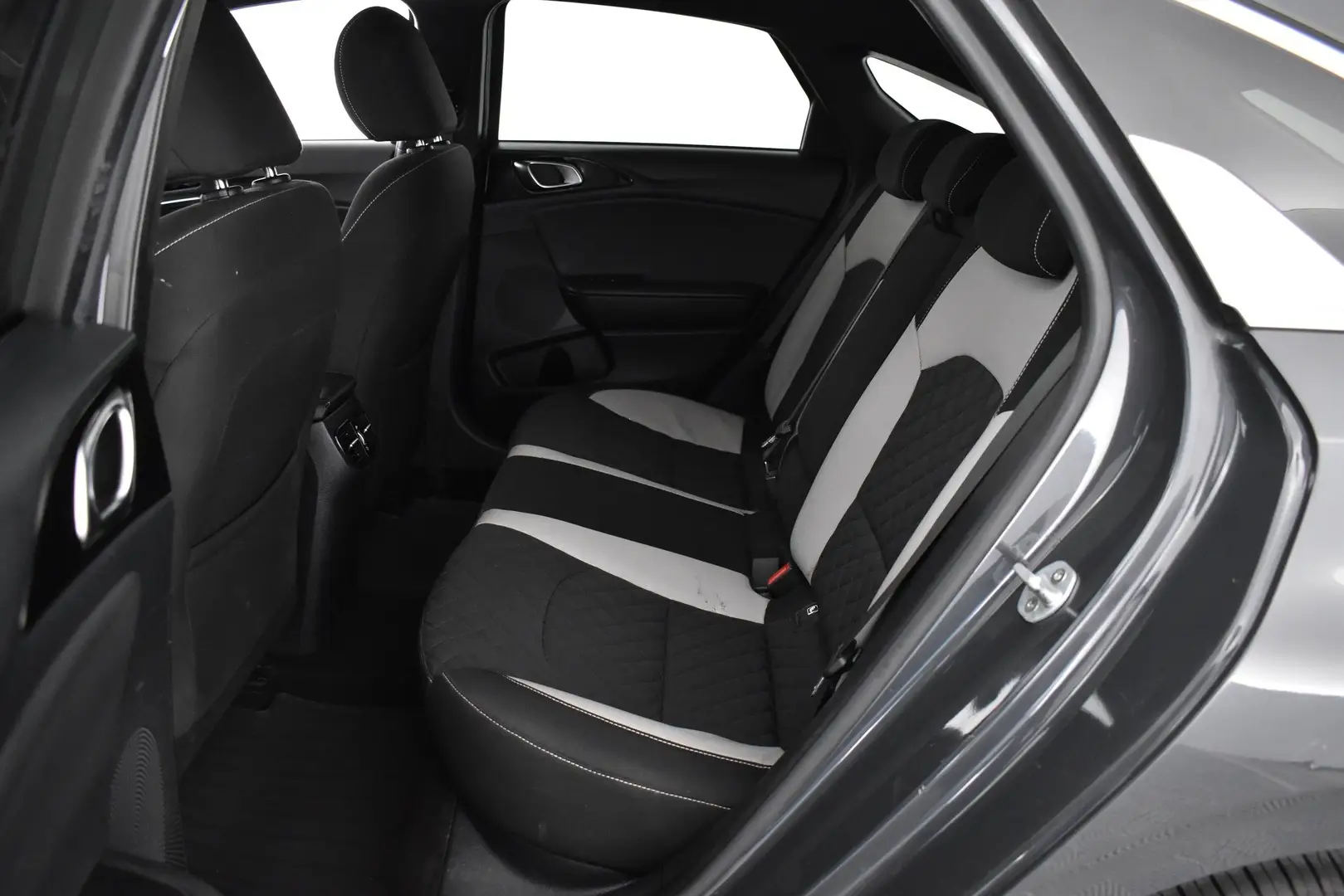 Car Image - 5CxmJdIcifhcun0UjSc66