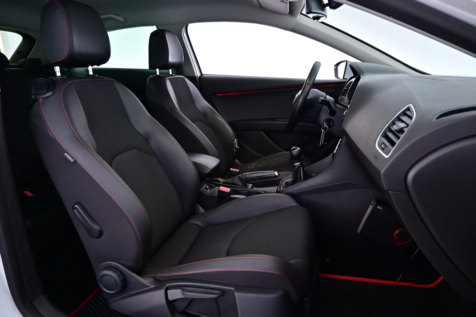 Car Image - nOls0K1jFgWiUWJqE4AH3