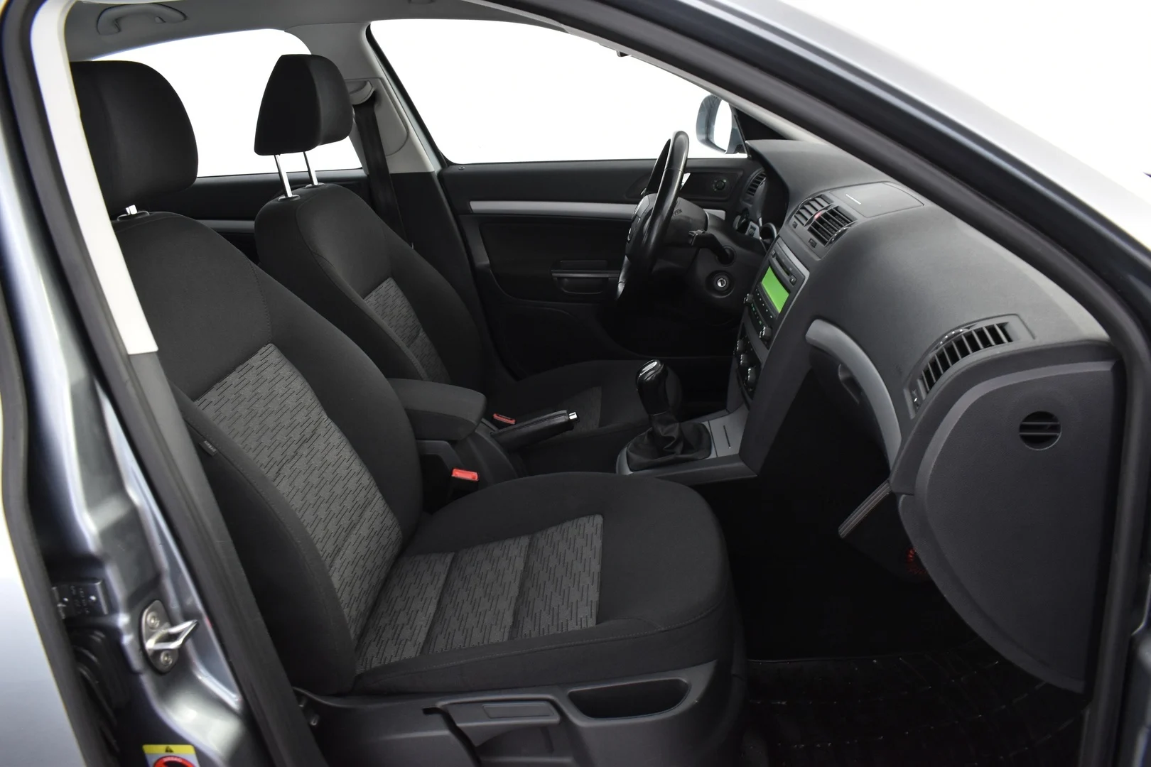 Car Image - 4m2Nz9d7qnbWoeKvVTMYAM