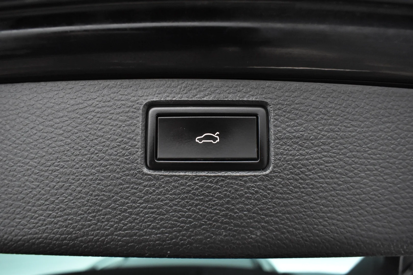 Car Image - 1UUorSsv9c4vHYqZIWL8kI