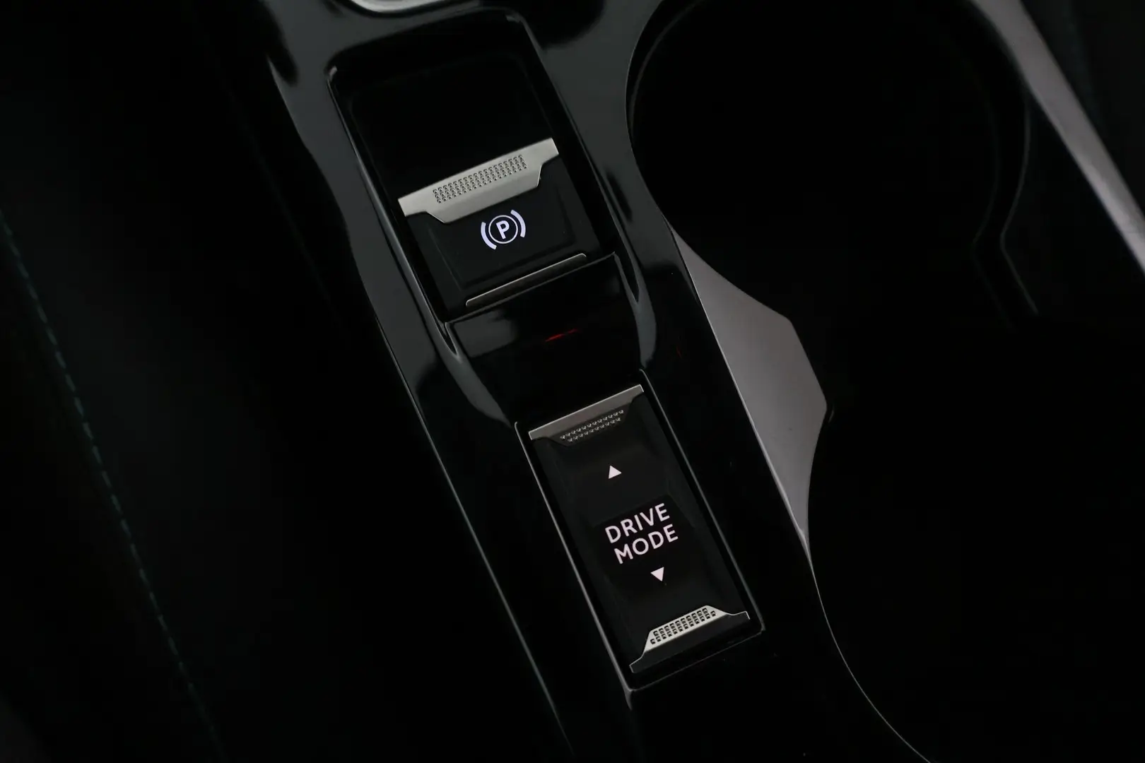 Car Image - 6S34k6pvZUBxk4naVqWSOq