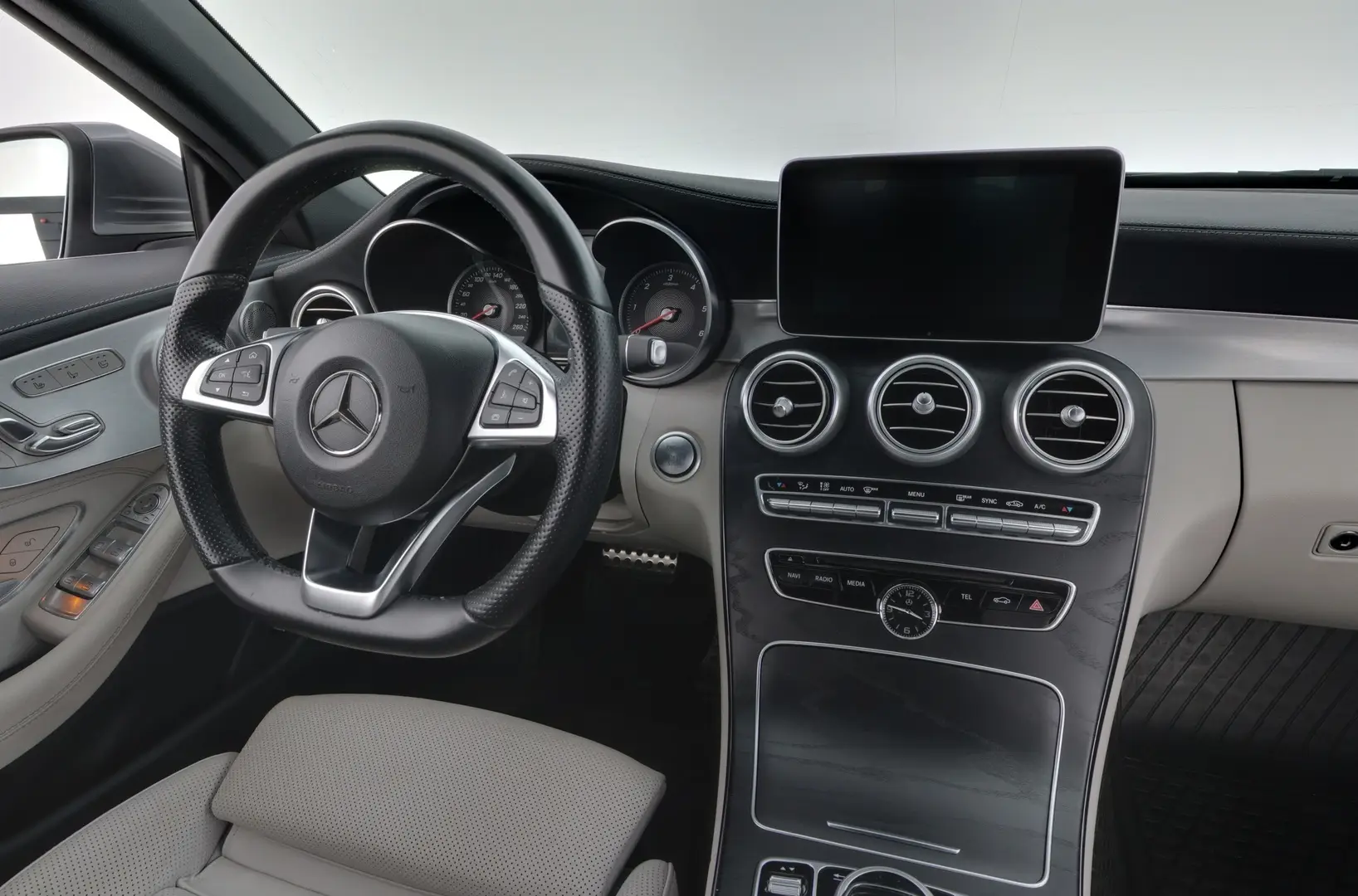Car Image - 3fBXaejgBTpfaBWfKca1XI