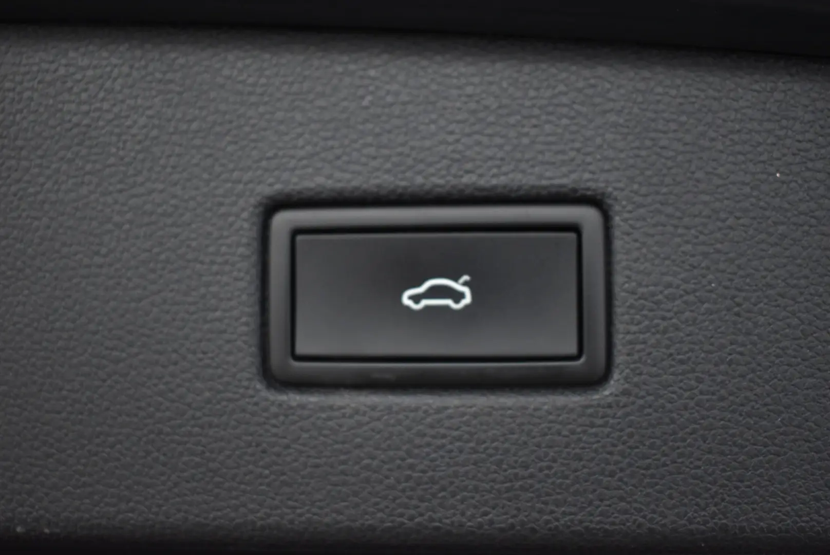 Car Image - 2XiJRns1nJ0t10v8oFK7hP
