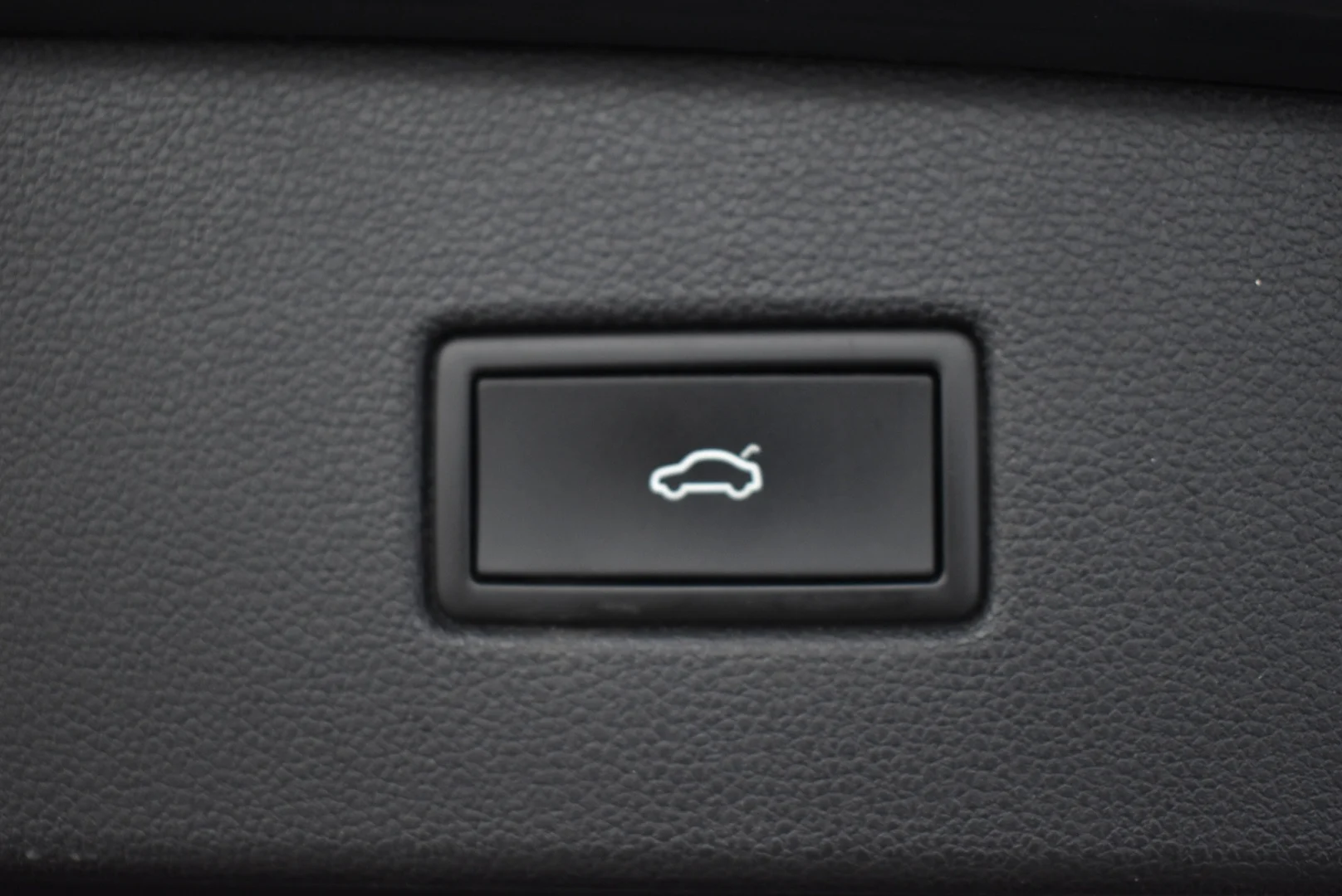 Car Image - 2XiJRns1nJ0t10v8oFK7hP