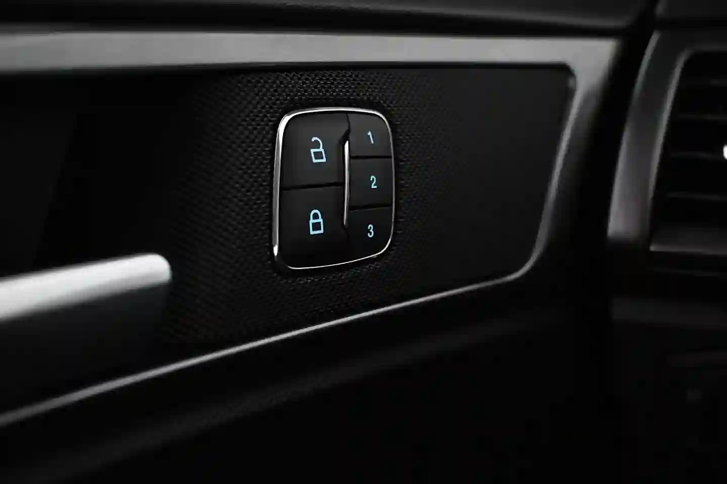 Car Image - 4mucIVrNw41Fgl08nsUWSb