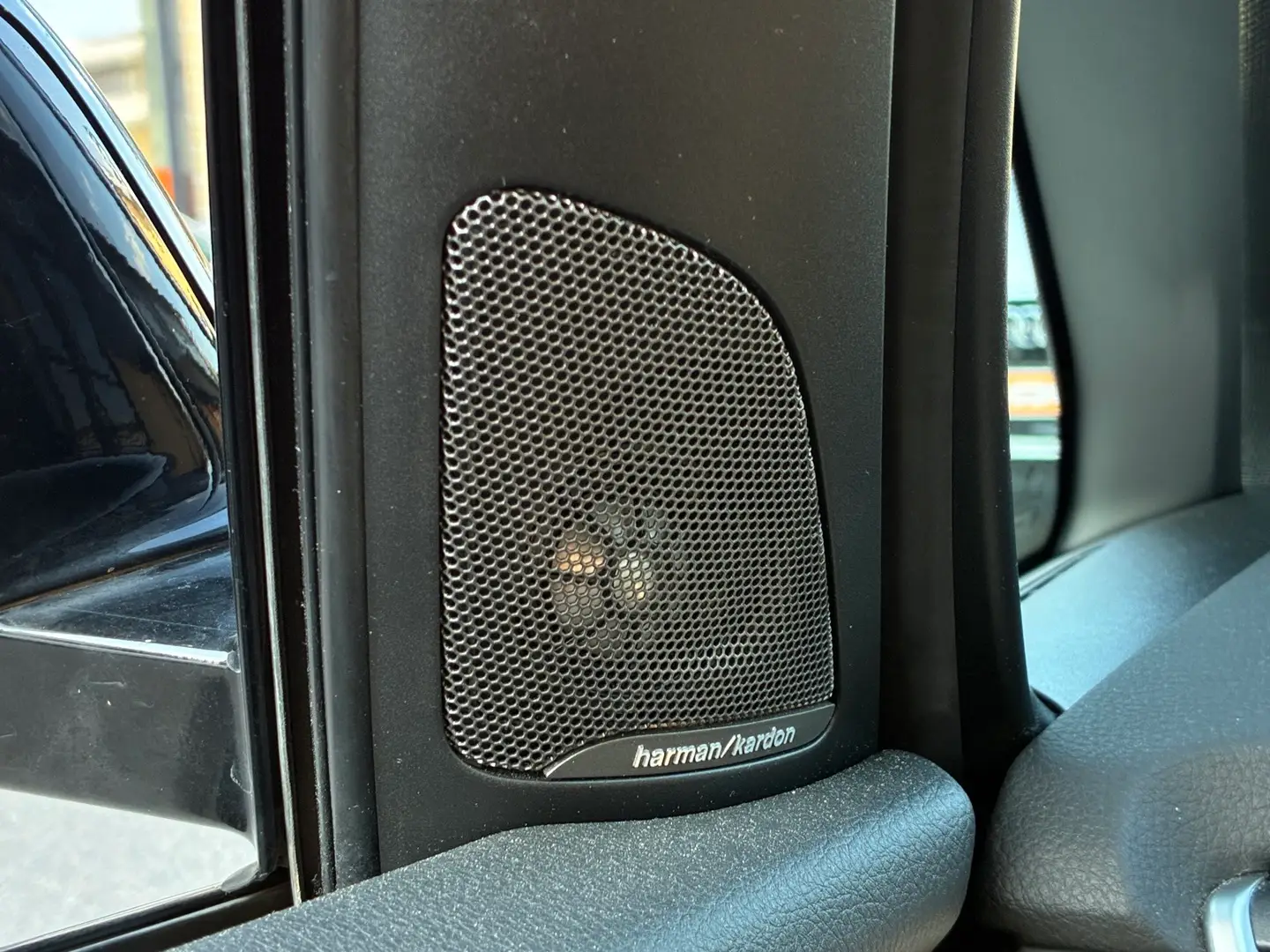 Car Image - 3ynqfIK9fAe19cQ4DCNxa3
