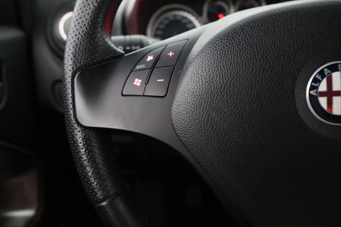 Car Image - 7ydKj9Nz8hufxerHE6A1tR