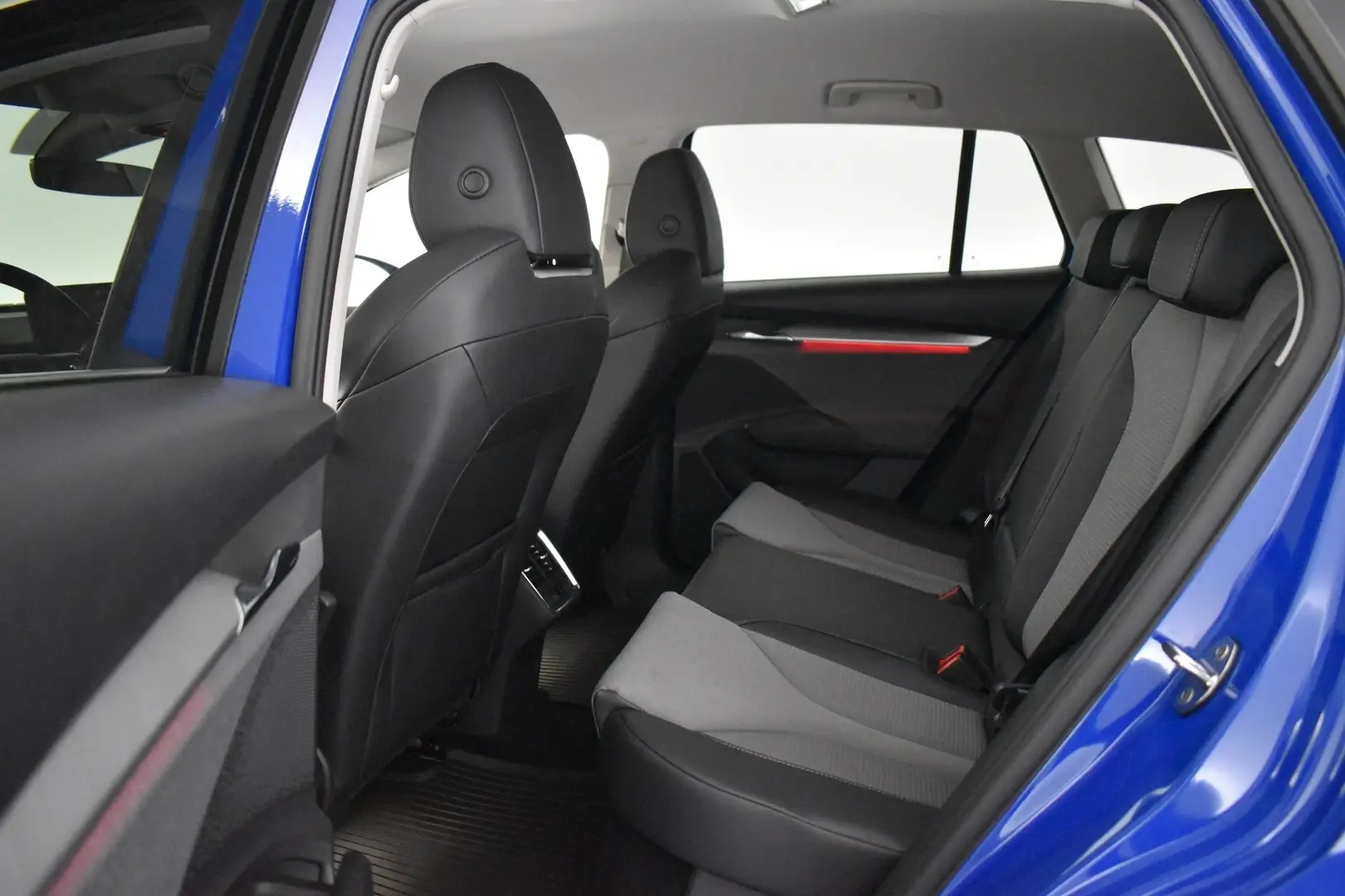 Car Image - 5i2o4MurSwLpIOMPS8DGB0