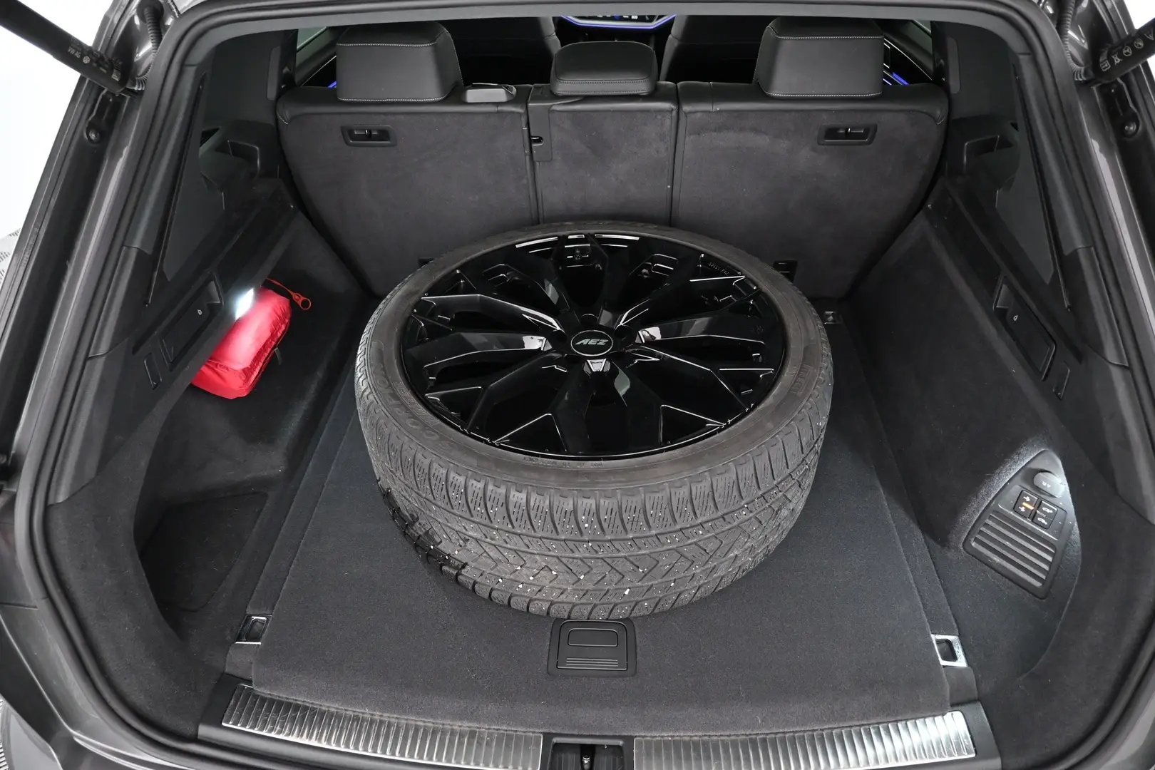 Car Image - 5HhXgHx9a5LYbG4SrZzFHv