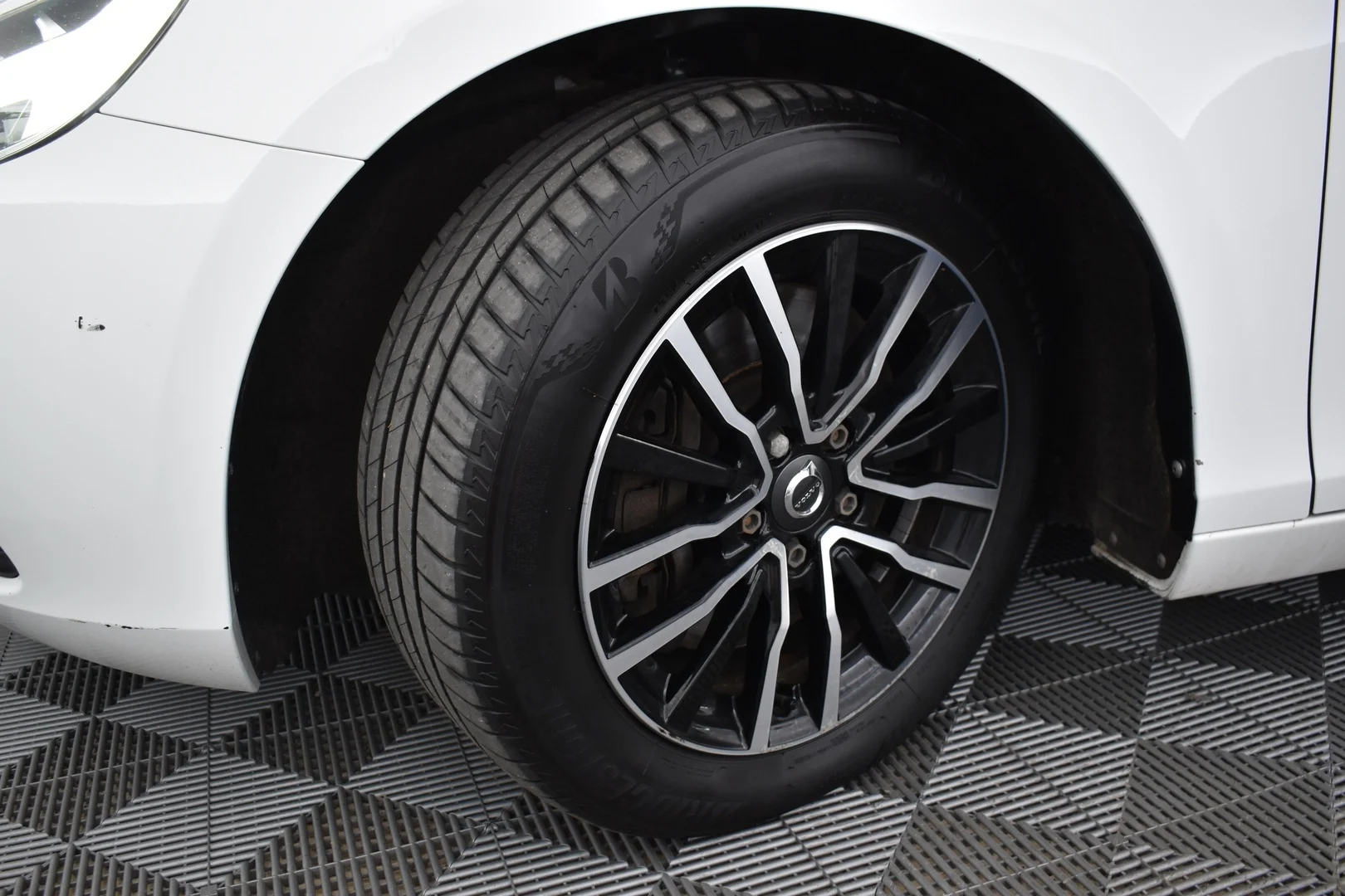 Car Image - WW41sonK7AyPEOYvI2Roj