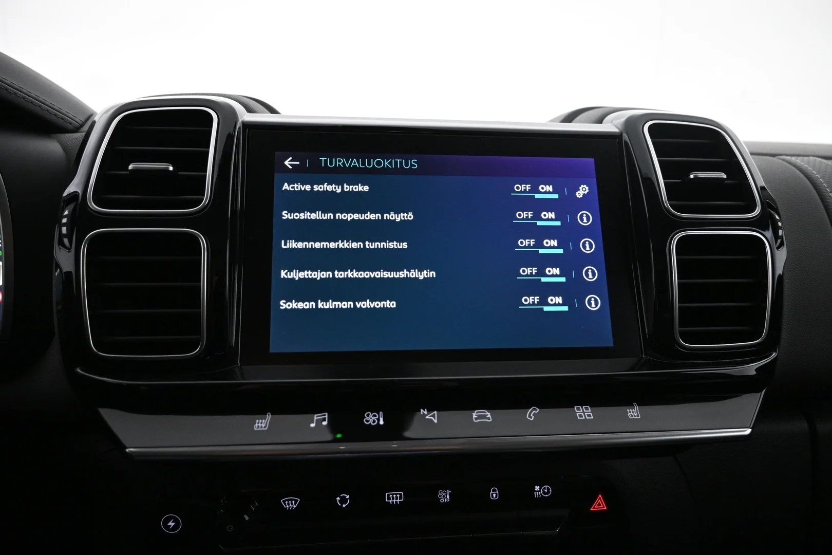 Car Image - 7yp8Ie7UvVOYfo8vTwTFHV