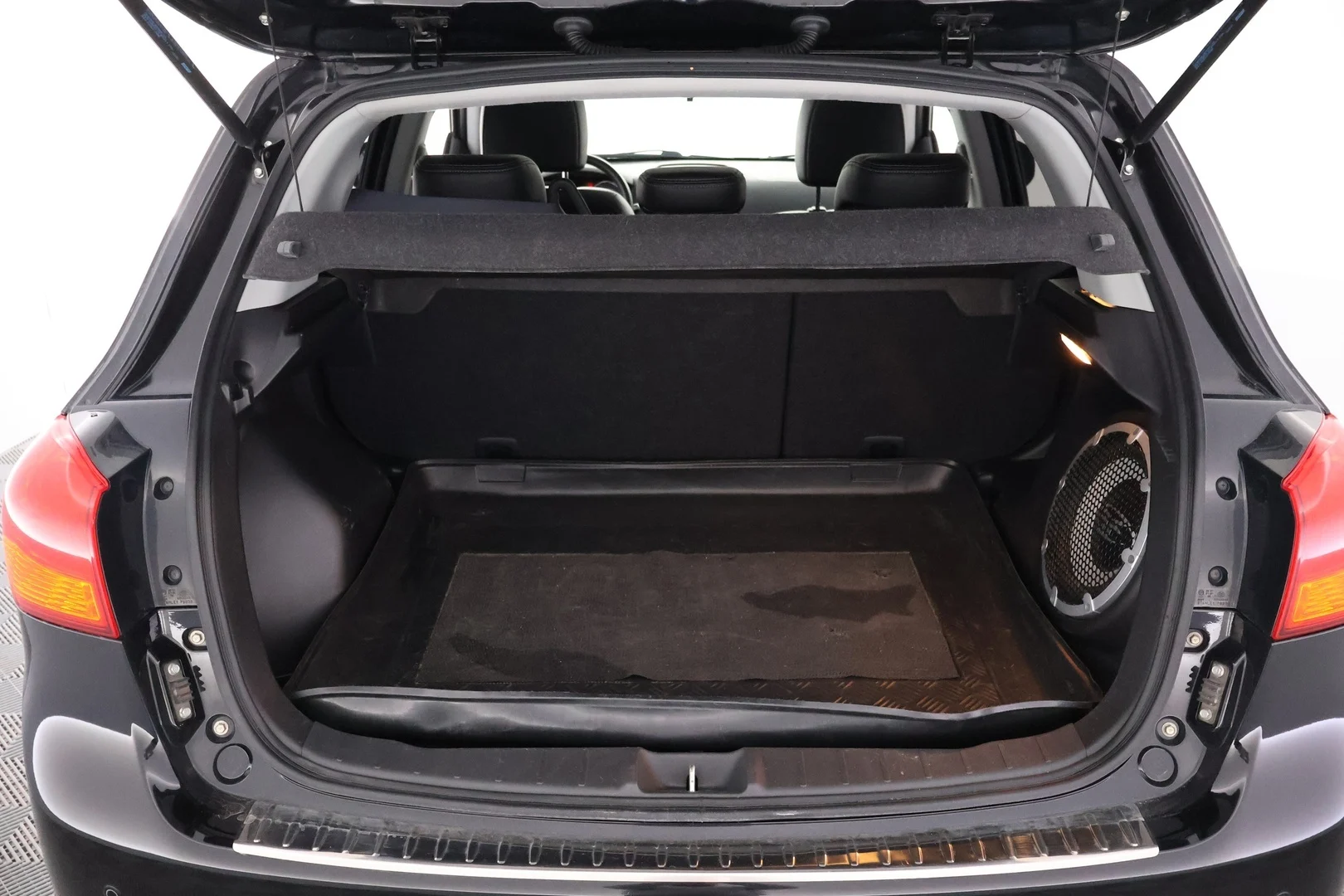 Car Image - 6IneTSD9YvD5Xv2S57RMSB
