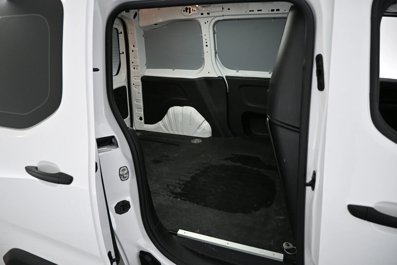 Car Image - 11jq7NfPVbdy8AlQojX4xy