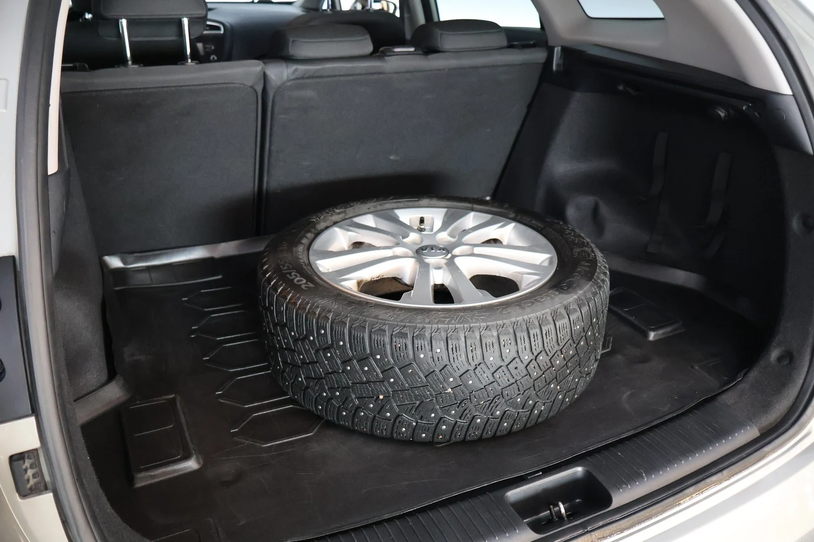 Car Image - AwDhMlsdk9SFzBPn3dLPM