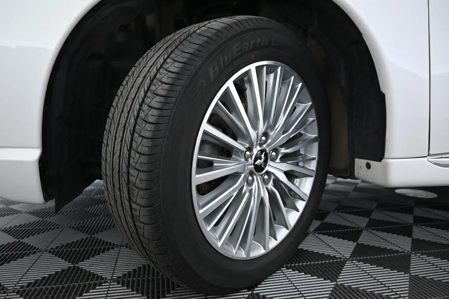 Car Image - 6zxfwu1PeY3rTQr2nNumWx