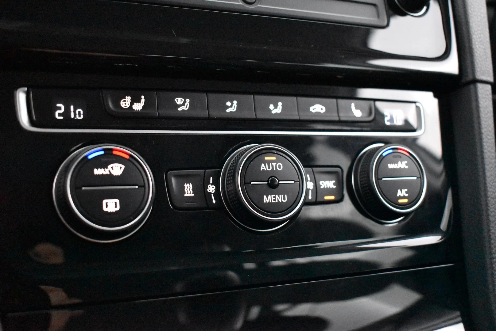 Car Image - 17QgxzV2HjPFDOVUF3DG81