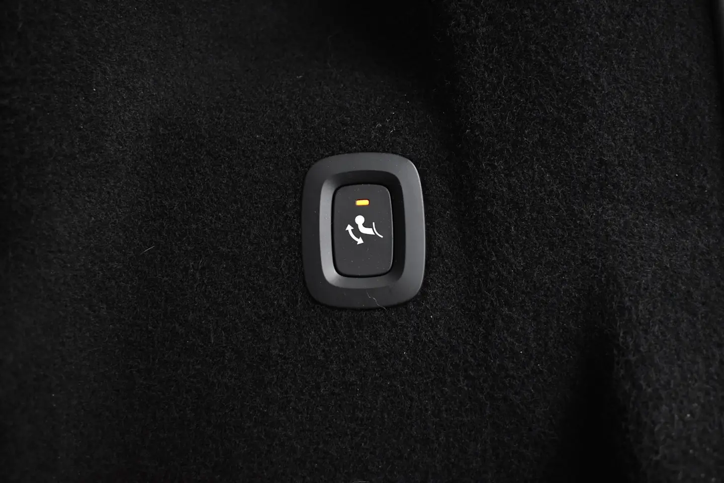 Car Image - 3P1RCyyC8KUG34oB8MzfAJ