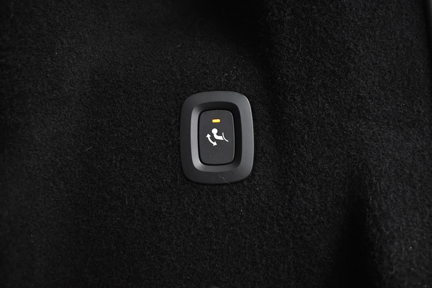 Car Image - 3P1RCyyC8KUG34oB8MzfAJ