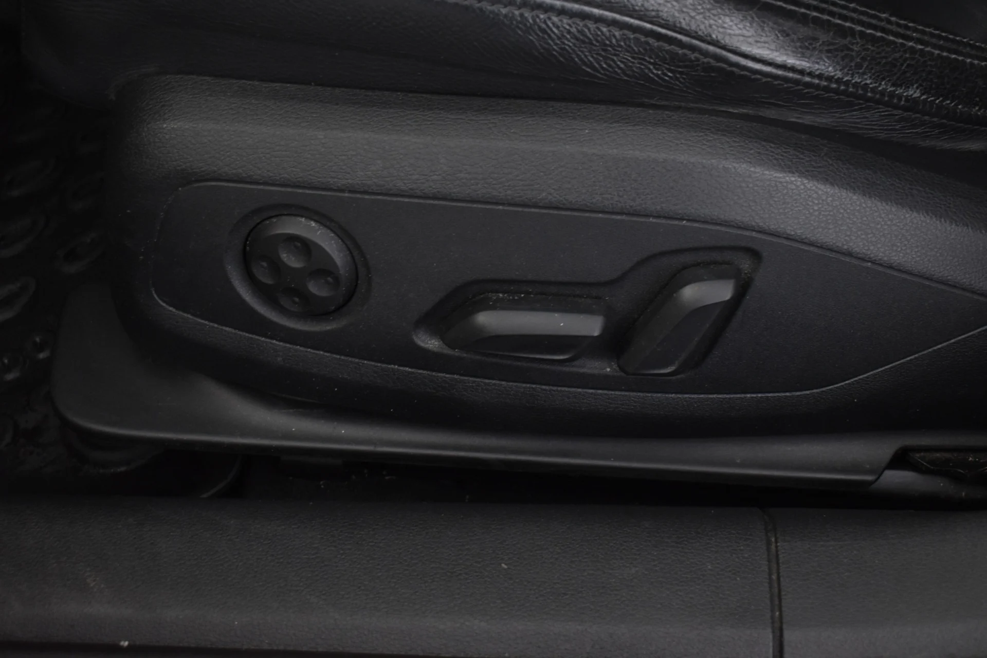 Car Image - 3vahQdxUKI1PGiZnSnXgTi